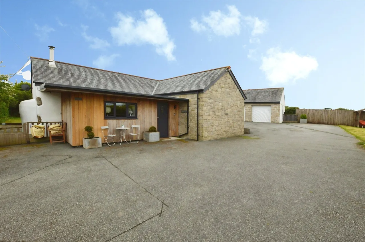 3 bed property for sale, Trenerth Road, Leedstown, TR27
