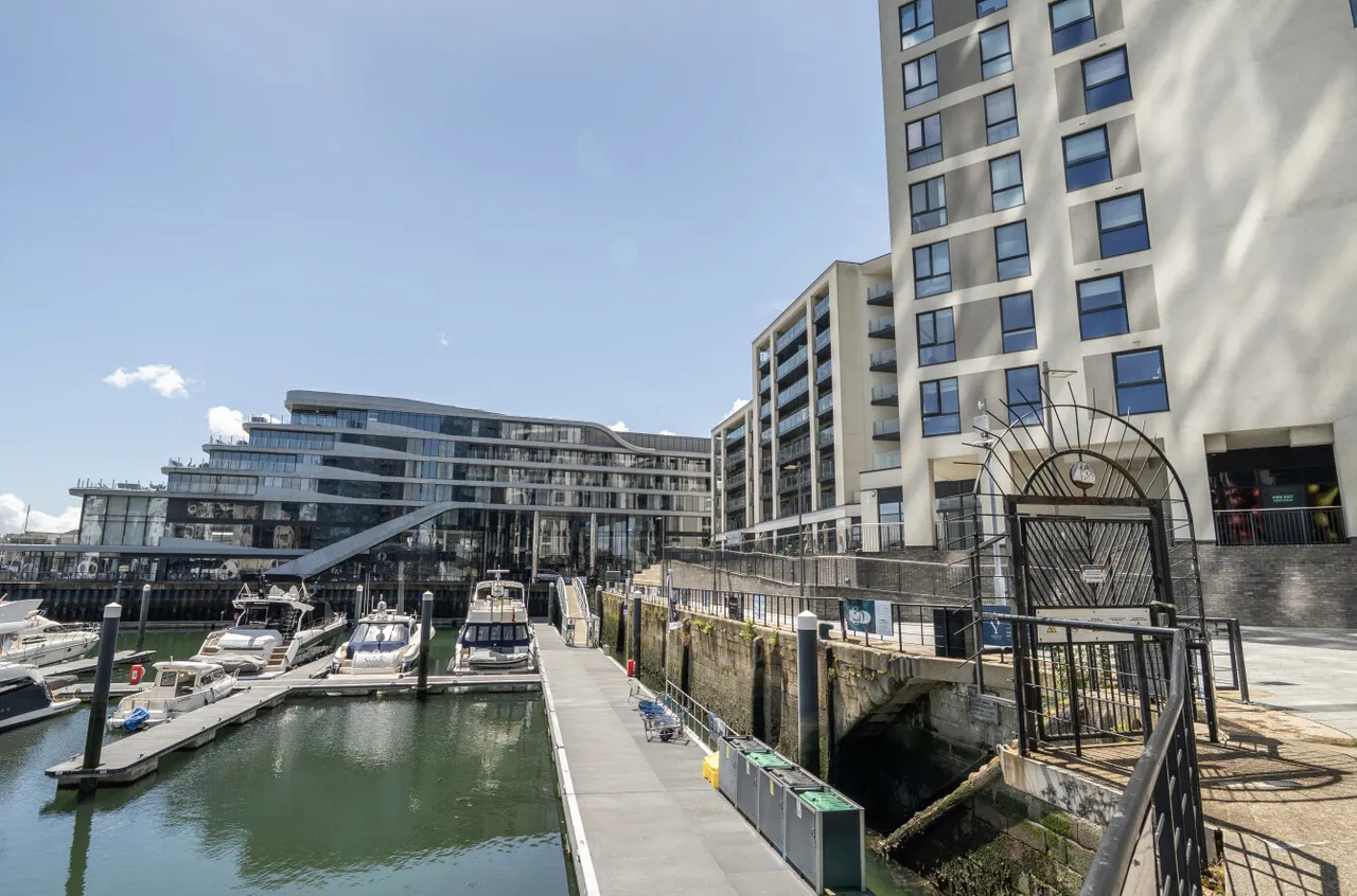 Maritime Walk, Ocean Village, SO14, photo 11