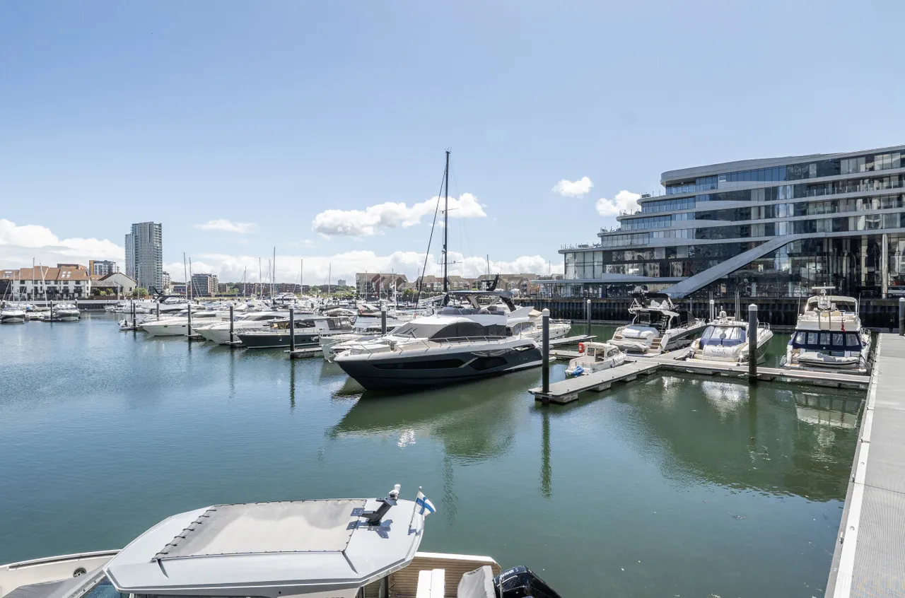 Maritime Walk, Ocean Village, SO14, photo 8