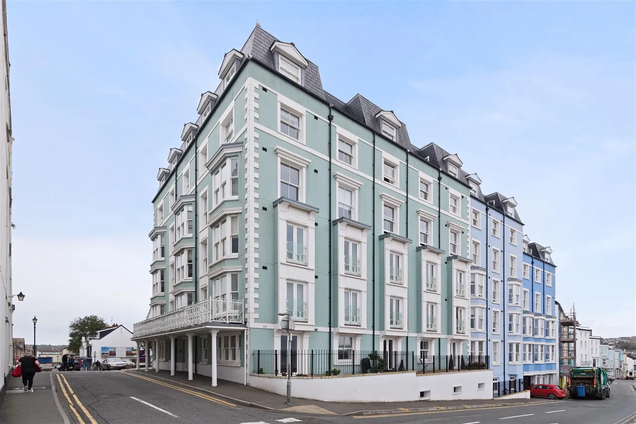 1 bed flat for sale, White Lion Street, Tenby, SA70