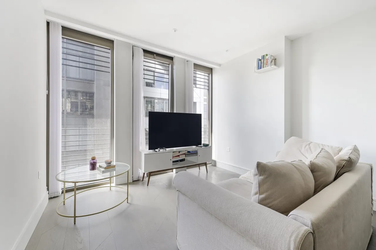 1 bed flat for sale, Sky Residences at One Bishopsgate Plaza, London, EC3A