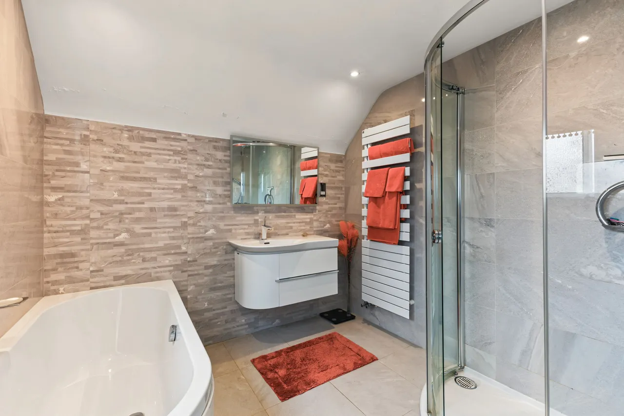 Cheltenham Road, Evesham, WR11, photo 16