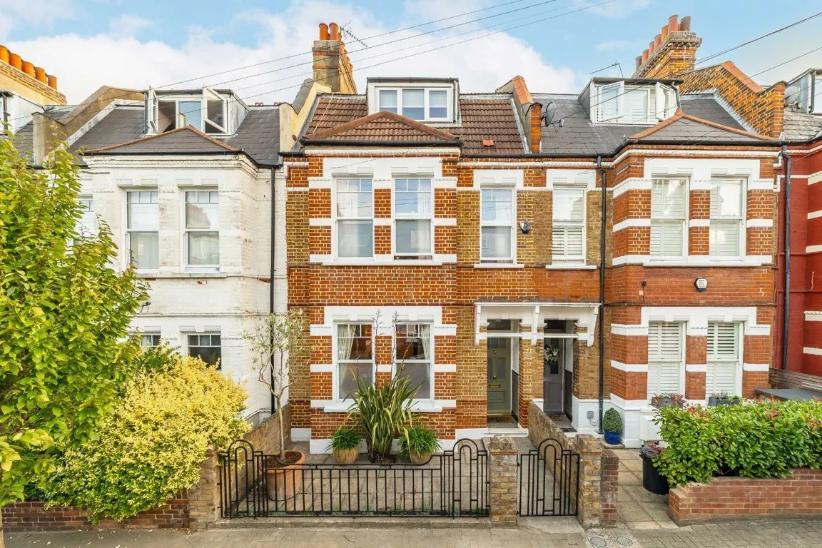 4 bed property for sale, Moring Road, SW17