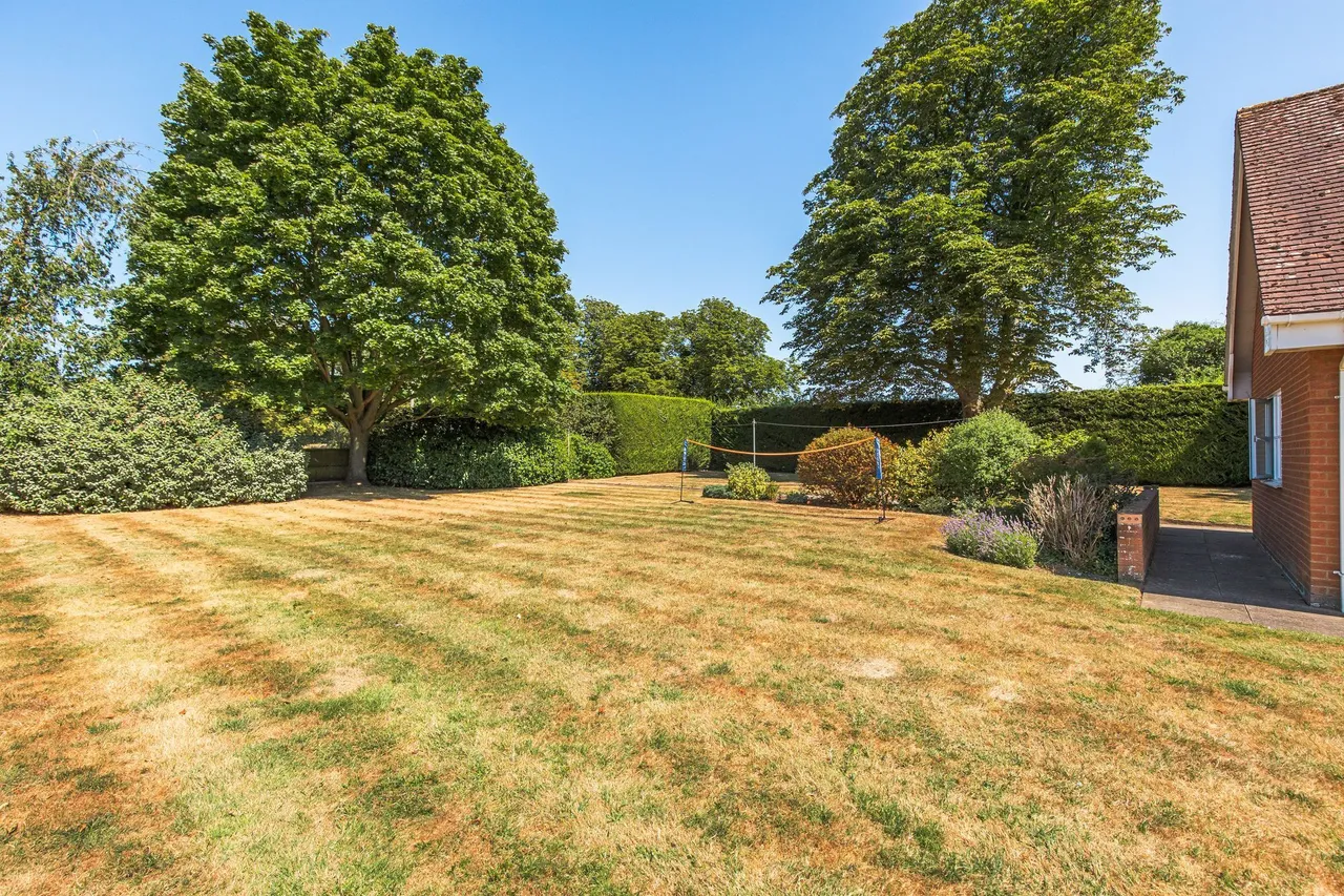 Four Bedroom Detached Home in Congham, photo 4