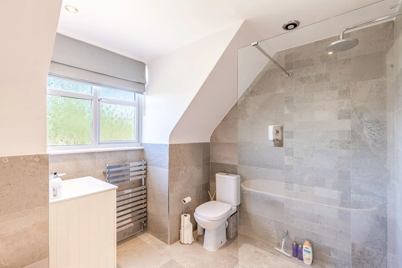 Four Bedroom Detached Home in Congham, photo 13