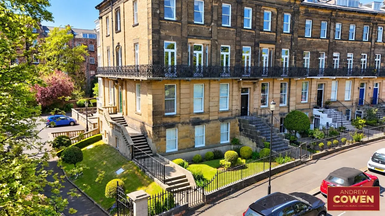 2 bed flat for sale, The Crescent, Scarborough, YO11