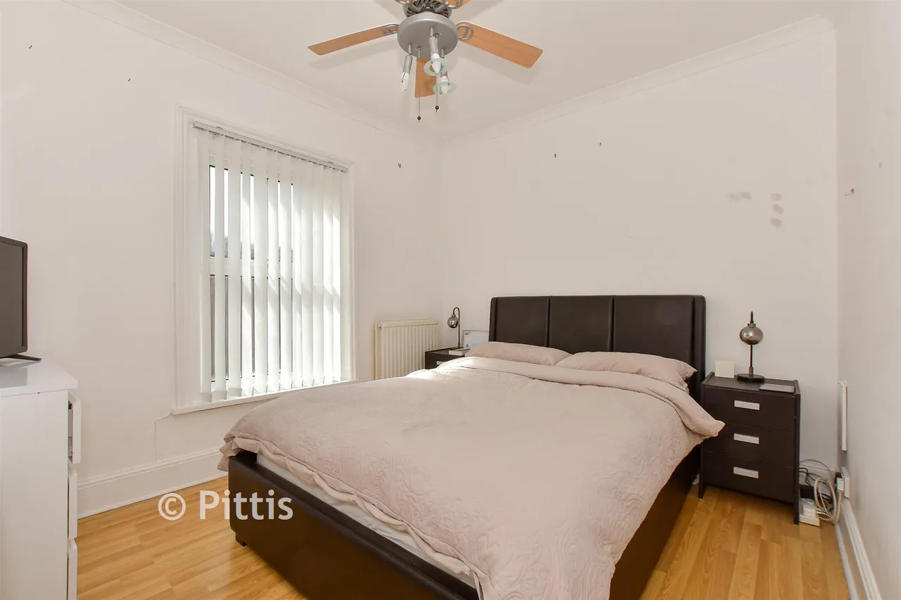 Ranelagh Road, Lake, PO36, photo 10