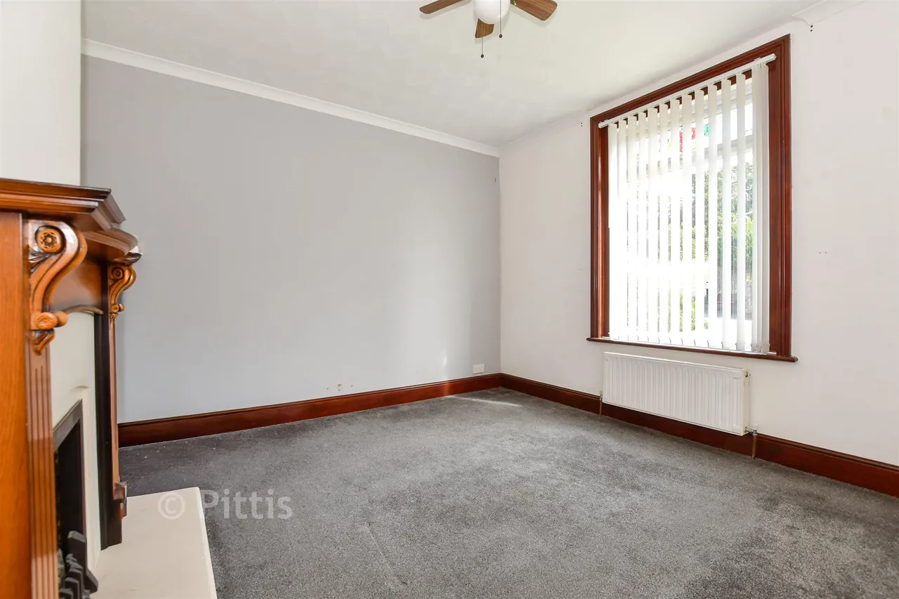 Ranelagh Road, Lake, PO36, photo 4