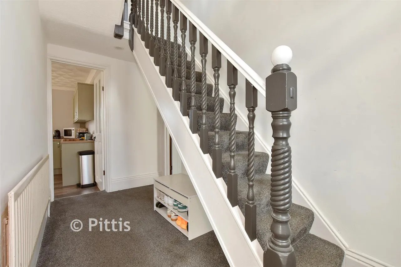 Ranelagh Road, Lake, PO36, photo 7