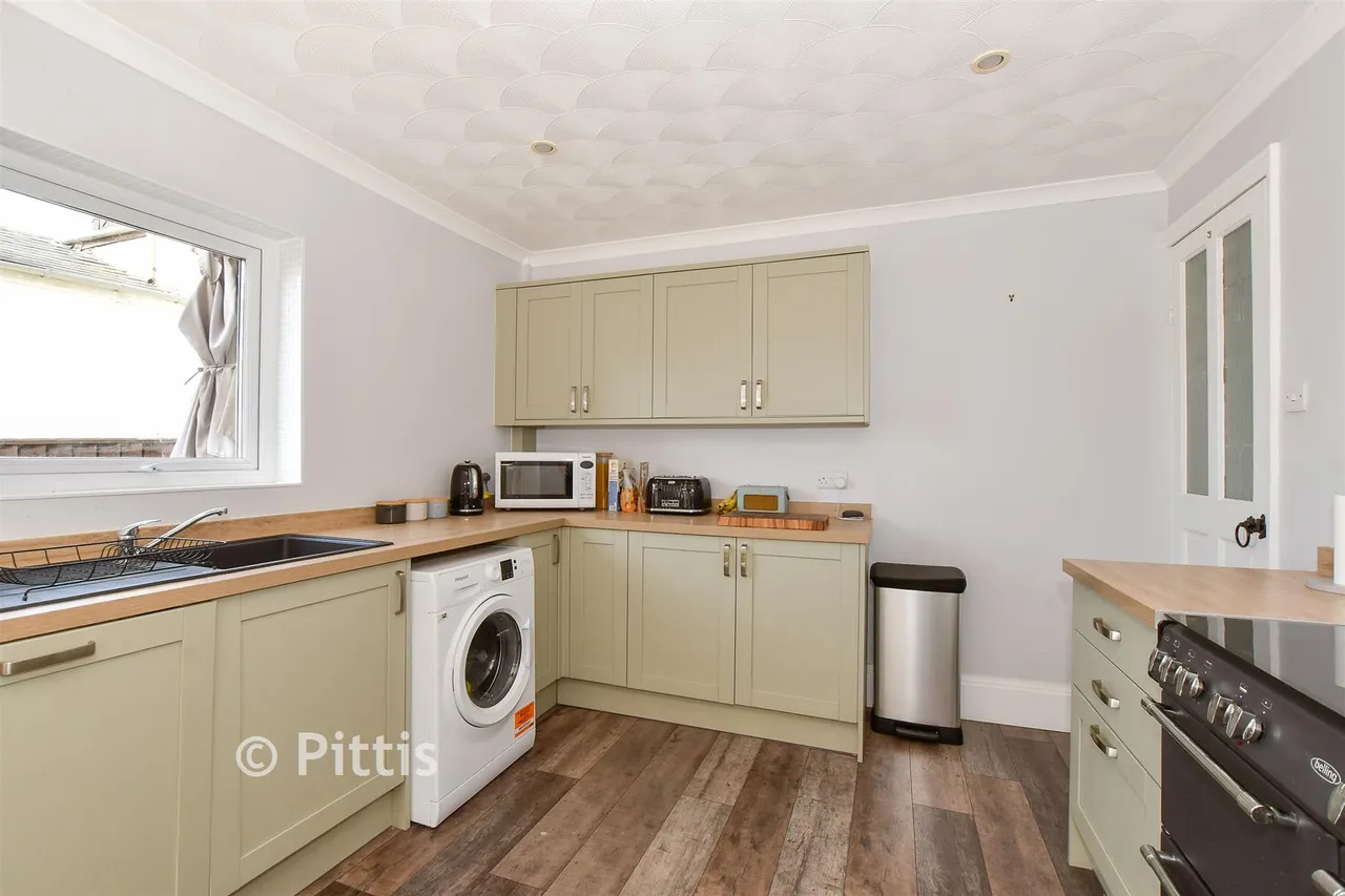 Ranelagh Road, Lake, PO36, photo 5