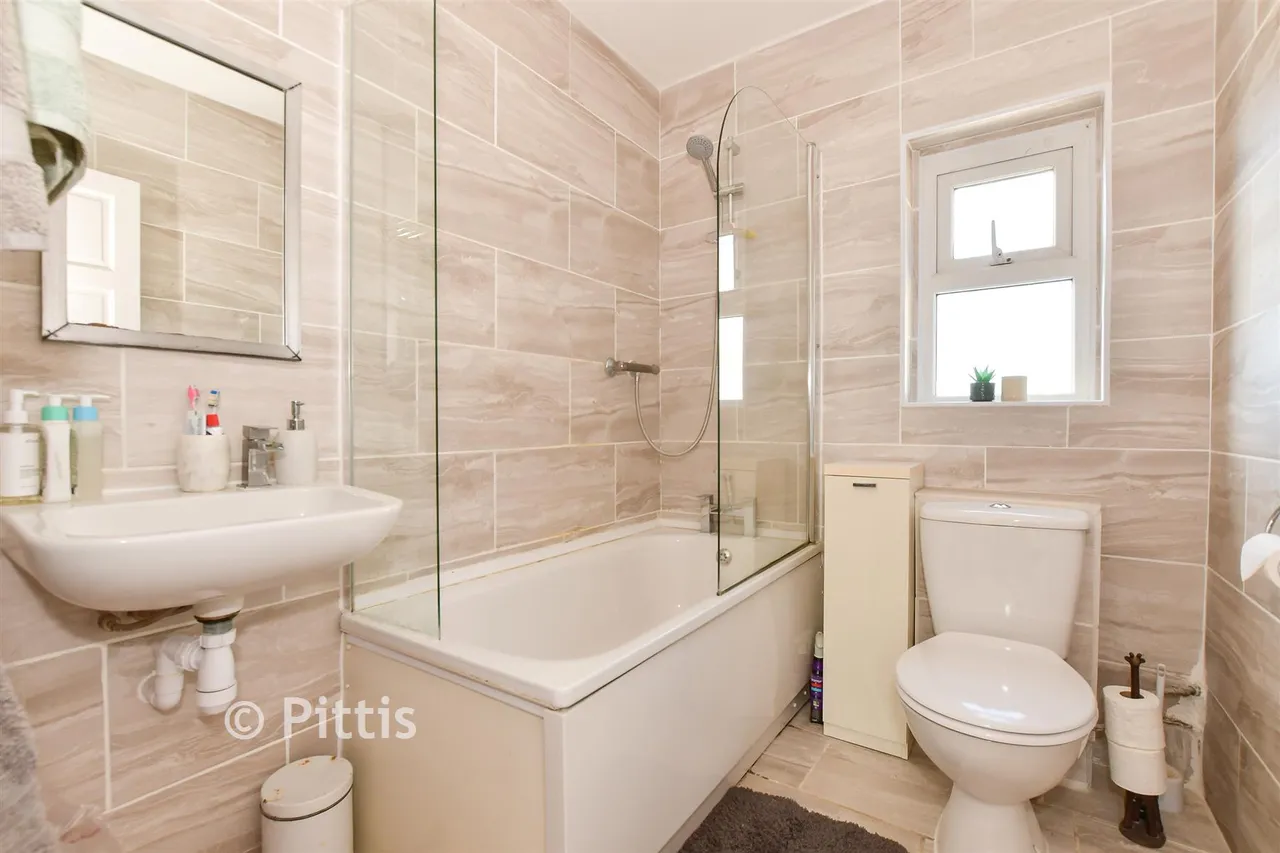 Ranelagh Road, Lake, PO36, photo 11