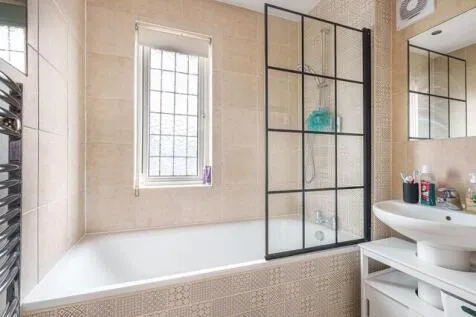 4 bedroom Semi Detached for sale, photo 4