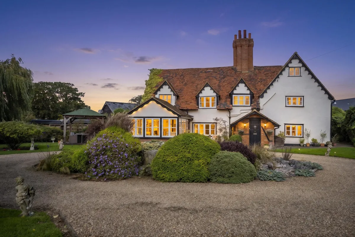4 bed house for sale, Pottersheath Road, Welwyn, AL6