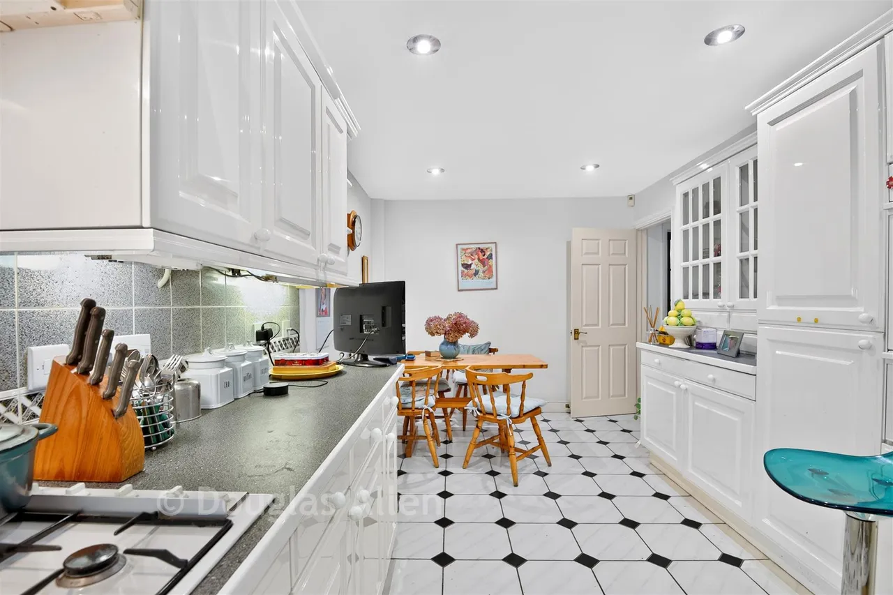 Chestnut Walk, Woodford Green, IG8, photo 2