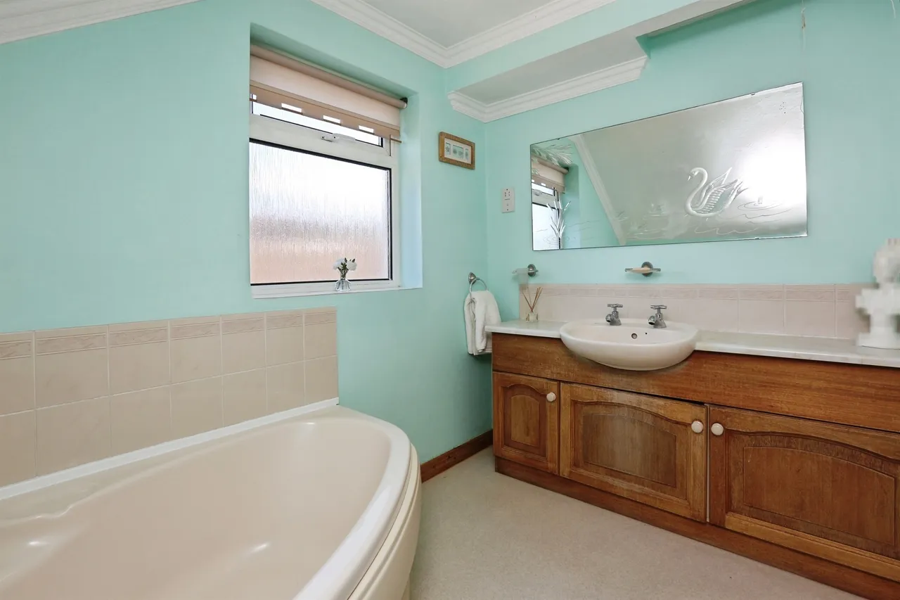 Tudor Gardens, Hedge End, SO30, photo 26