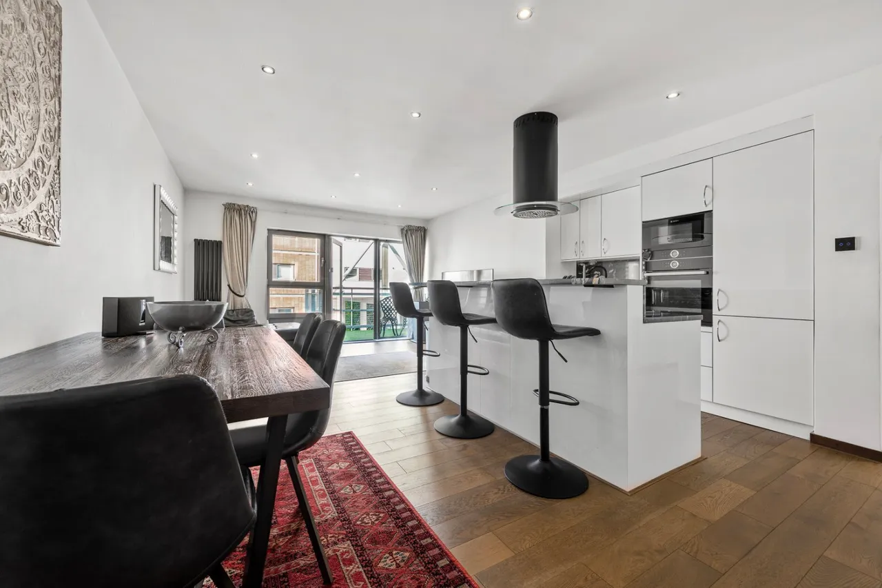 3 bed flat for sale, Hutchings Street, London, E14
