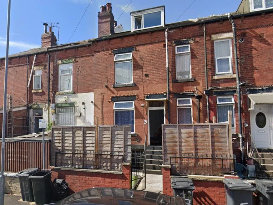 2 bed house to rent — Strathmore Avenue, LEEDS