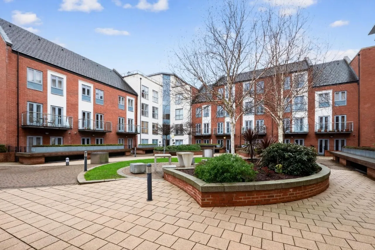 2 bed flat for sale — Cordwainers Court, Black Horse Lane, York