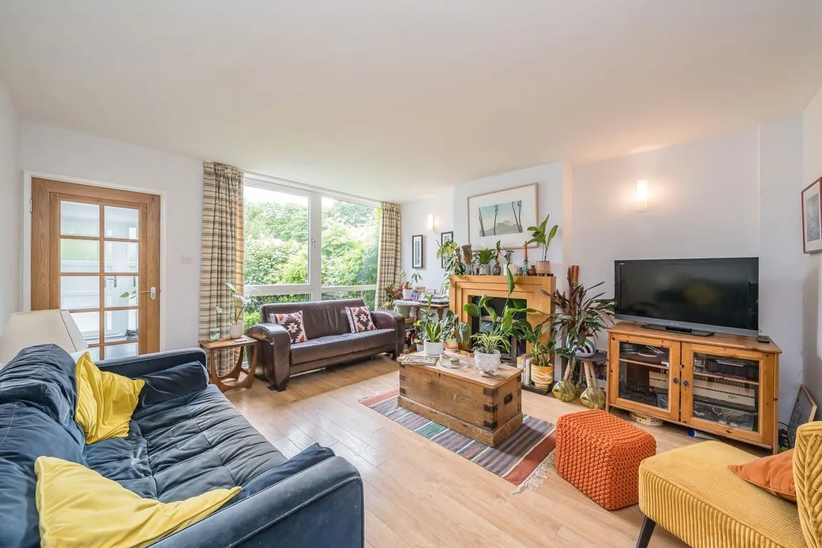 3 bed property for sale, Brackley, Weybridge, KT13