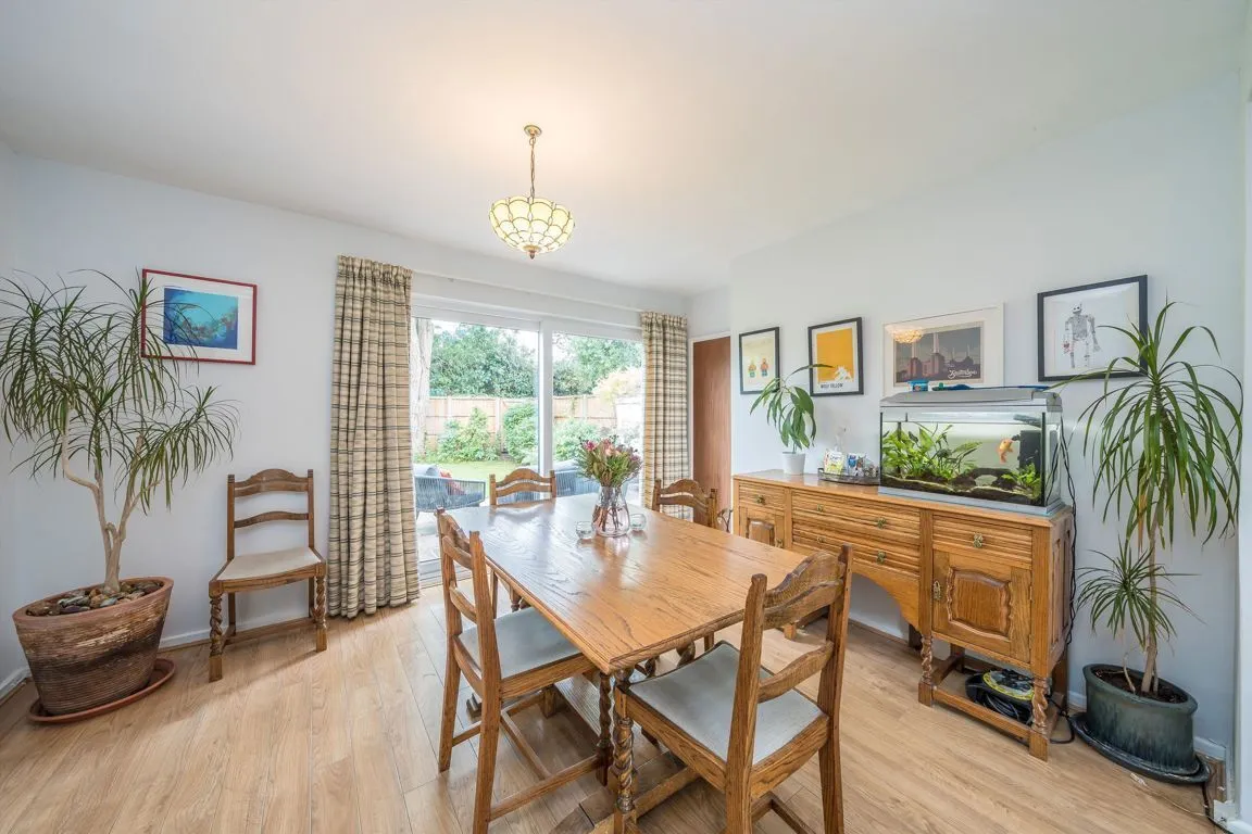 Brackley, Weybridge, KT13, photo 3