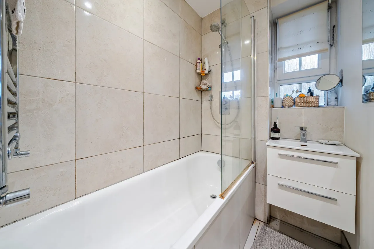 Wandsworth Road, Wandsworth, London, SW8, photo 4