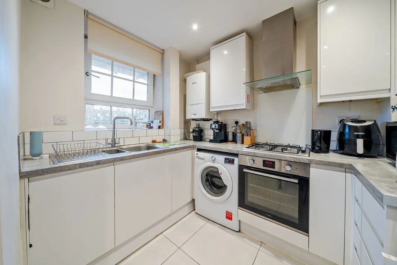 Wandsworth Road, Wandsworth, London, SW8, photo 12