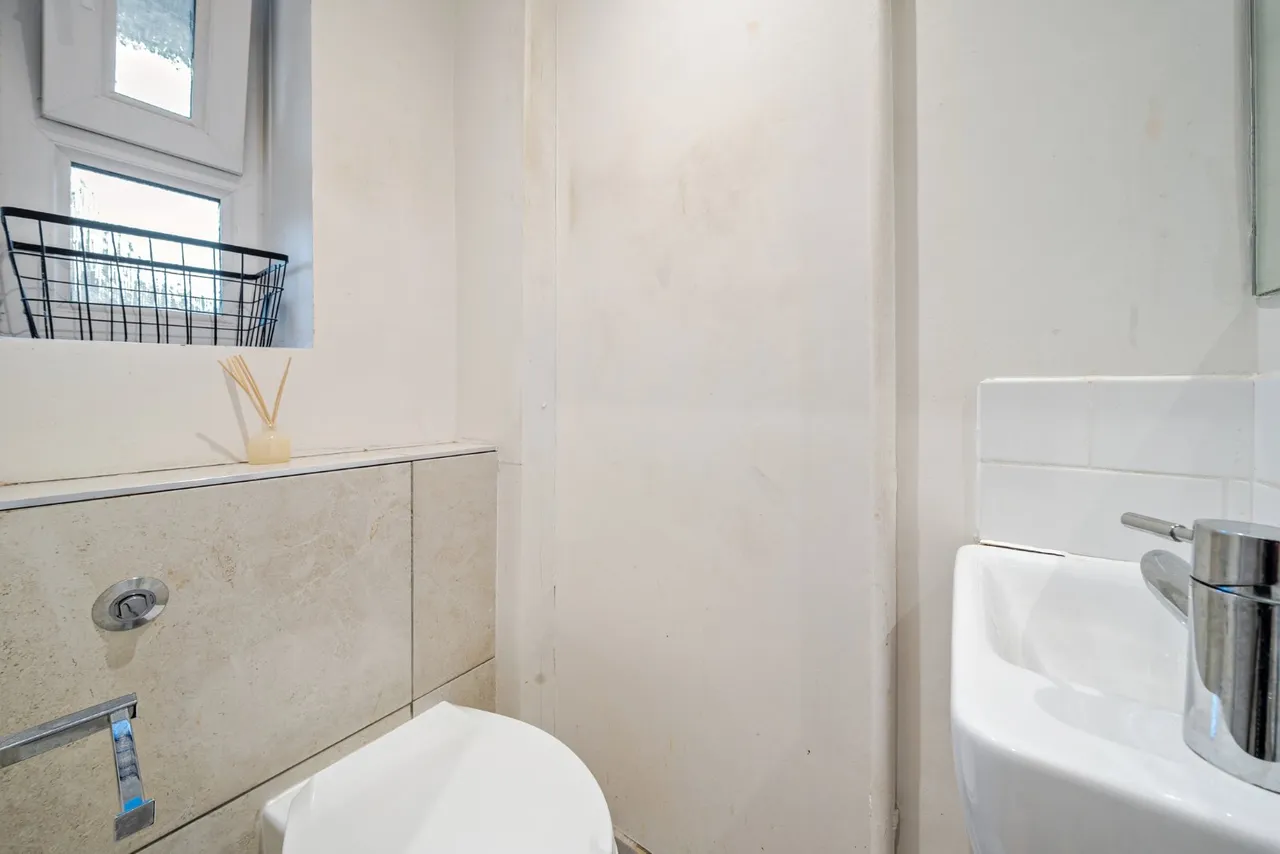 Wandsworth Road, Wandsworth, London, SW8, photo 10