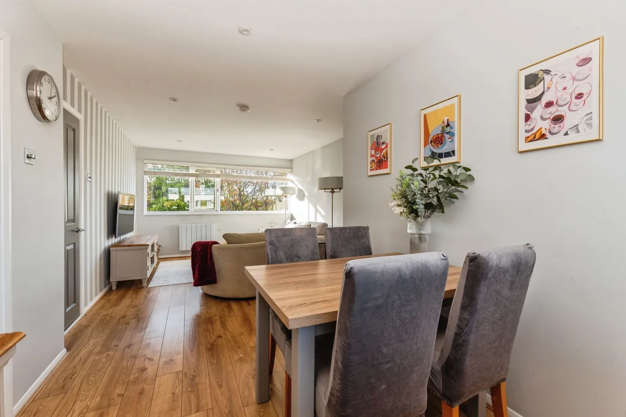 Hazelbank Court, Chertsey, photo 5