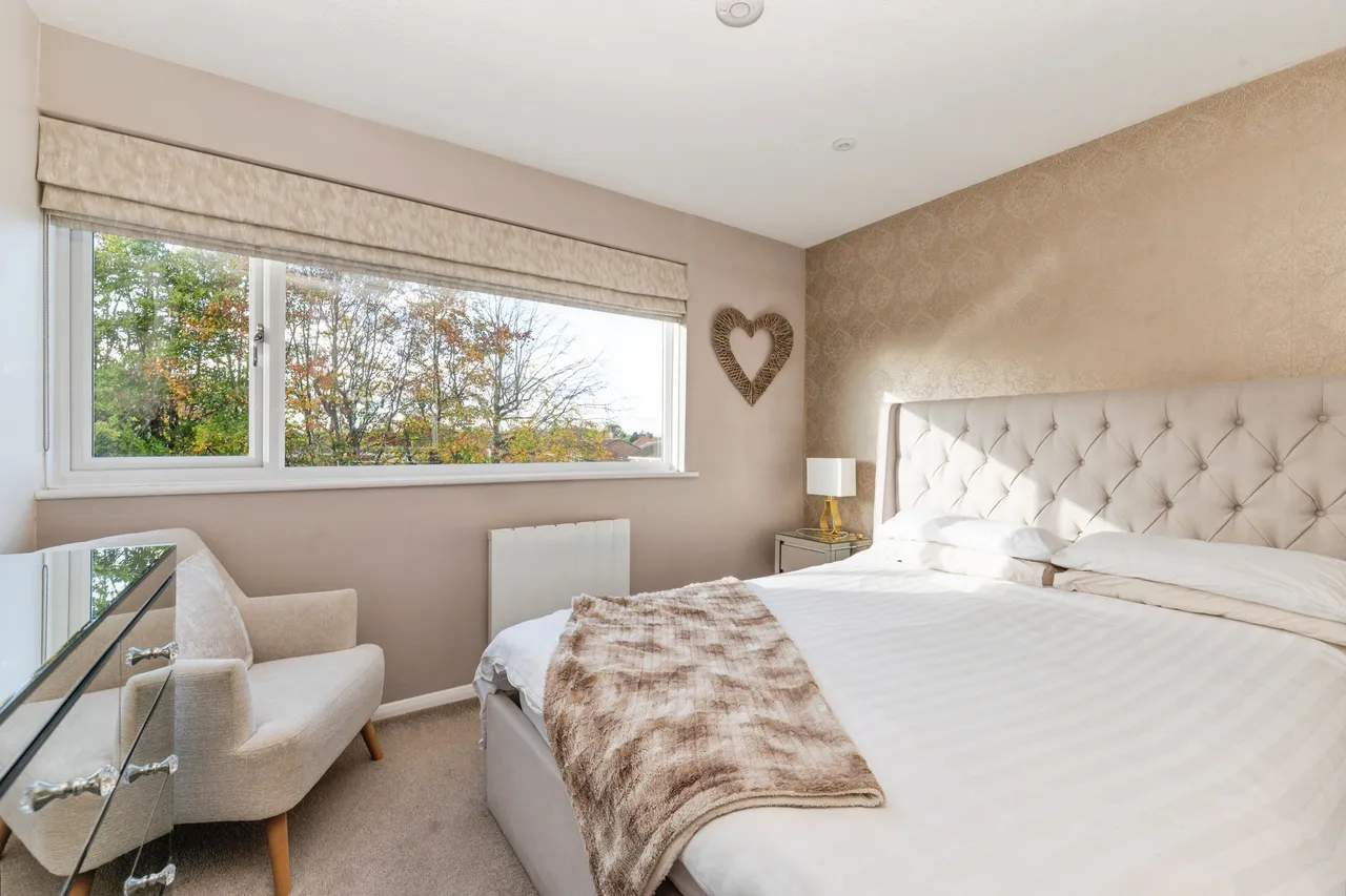 Hazelbank Court, Chertsey, photo 12