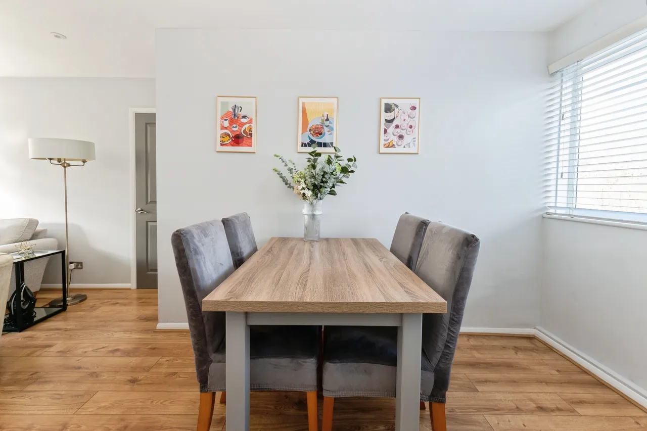 Hazelbank Court, Chertsey, photo 6