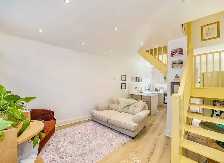 Tudor Road, Hampton, TW12, photo 2