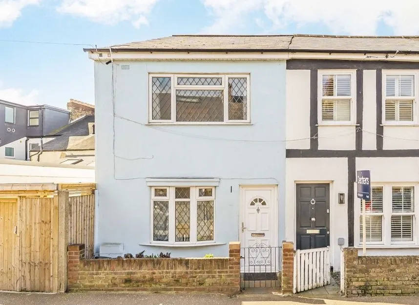 2 bed house for sale — Tudor Road, Hampton, TW12