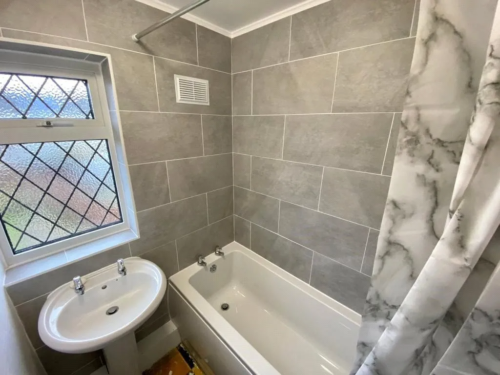 Manesty Crescent, Clifton, Nottingham, NG11, photo 11