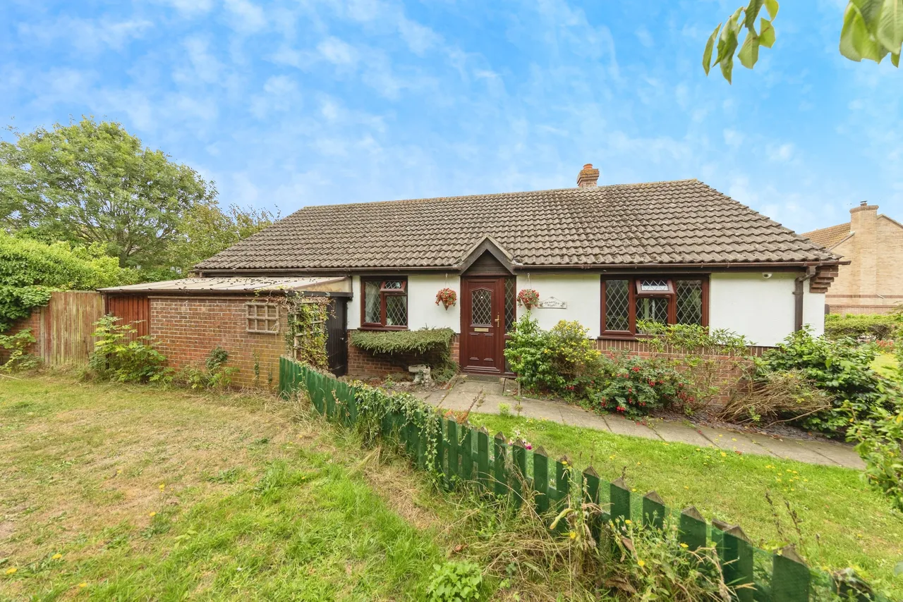 3 bed house for sale, Capel Park, Frinton-On-Sea, CO13