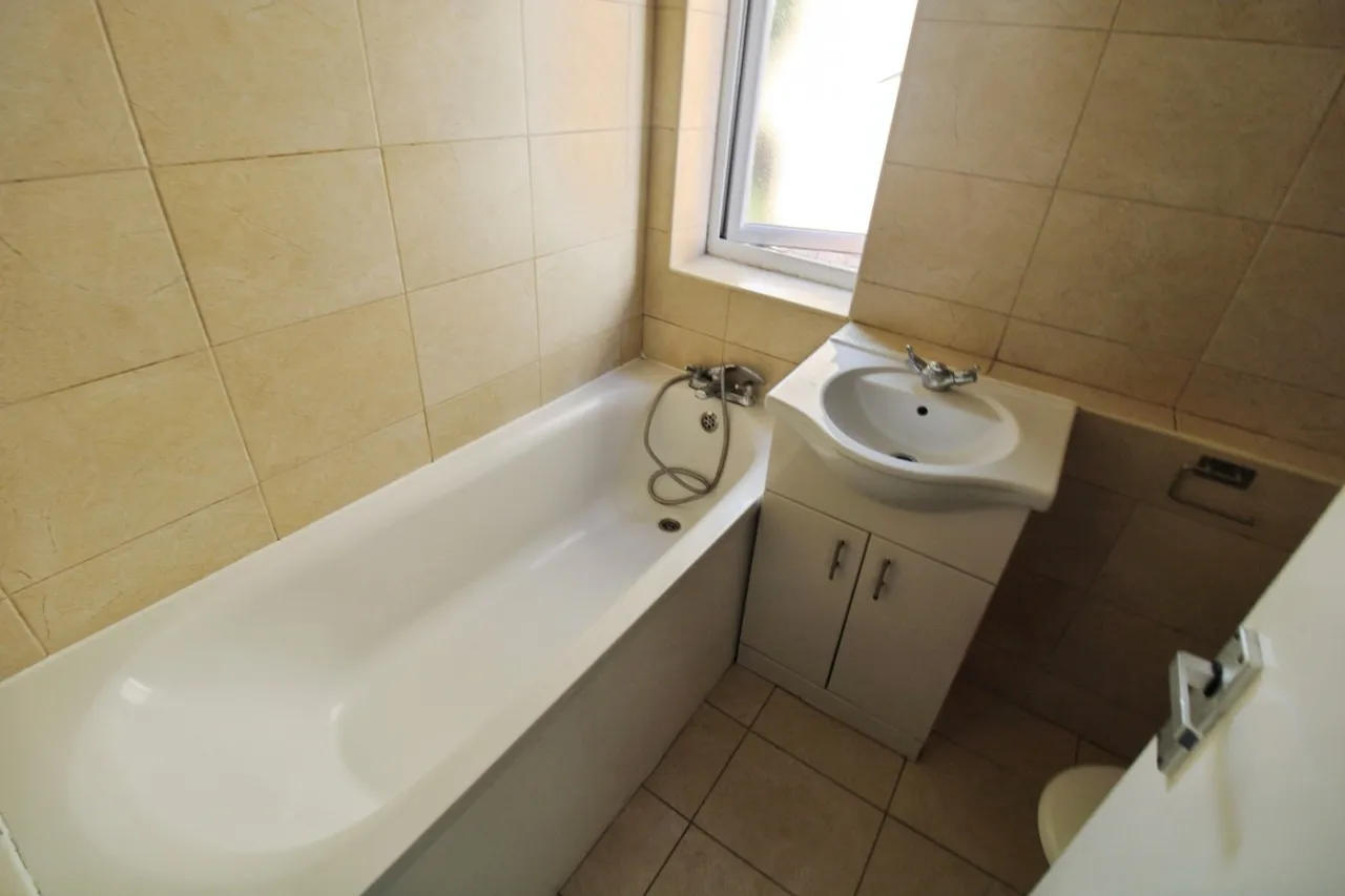 Courtland Grove, London, SE28, photo 10
