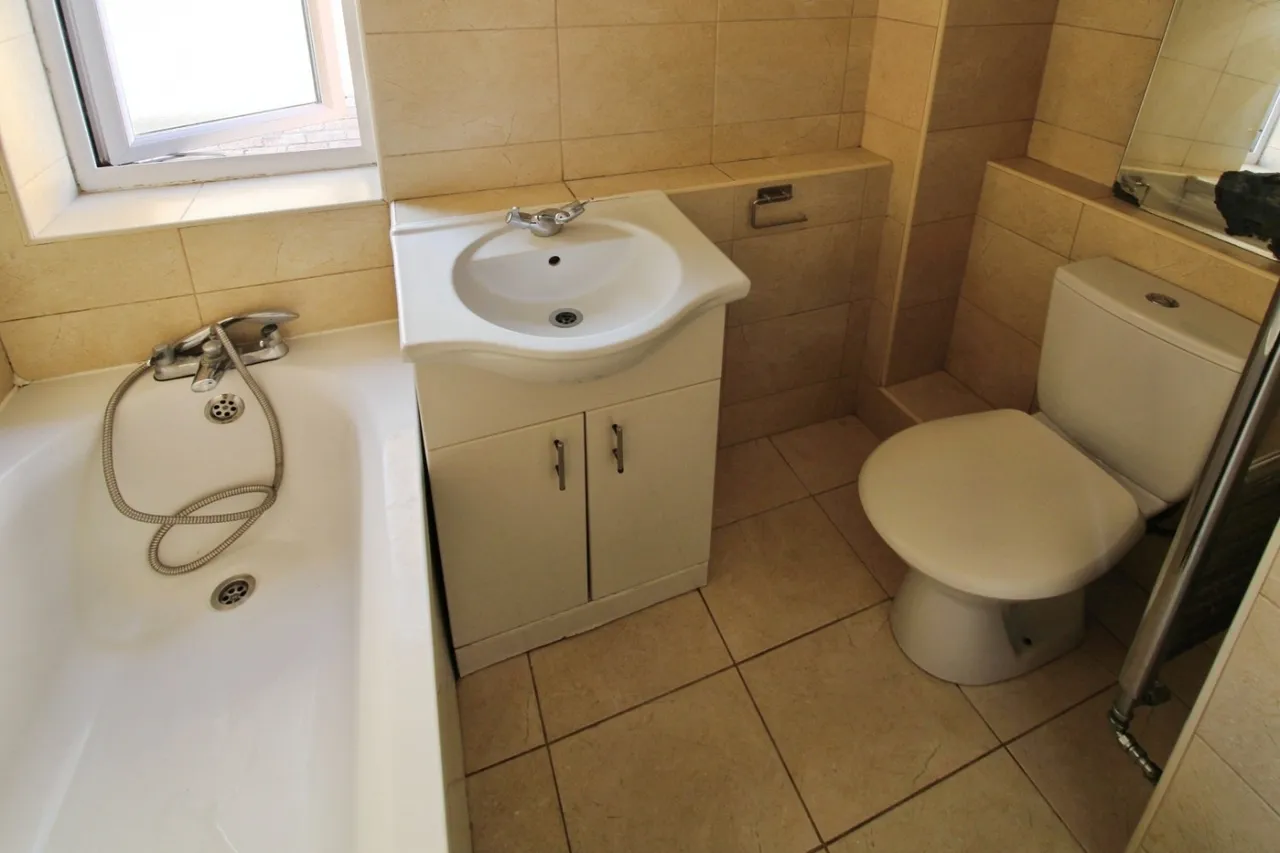 Courtland Grove, London, SE28, photo 14