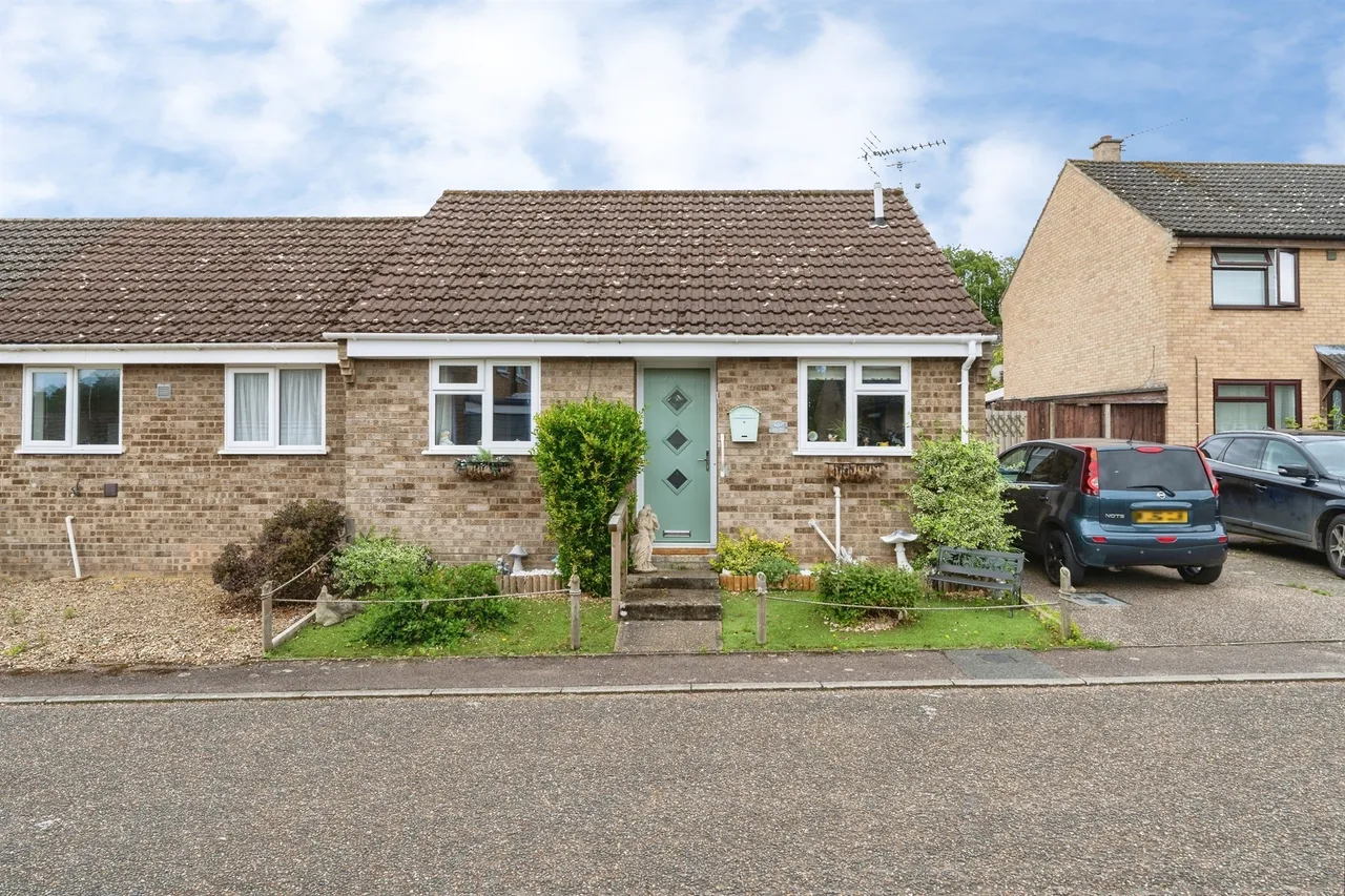 1 bed house for sale — Willow Close, Brandon