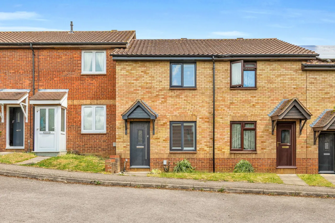 2 bed house for sale, Tennyson Avenue, Biggleswade, SG18