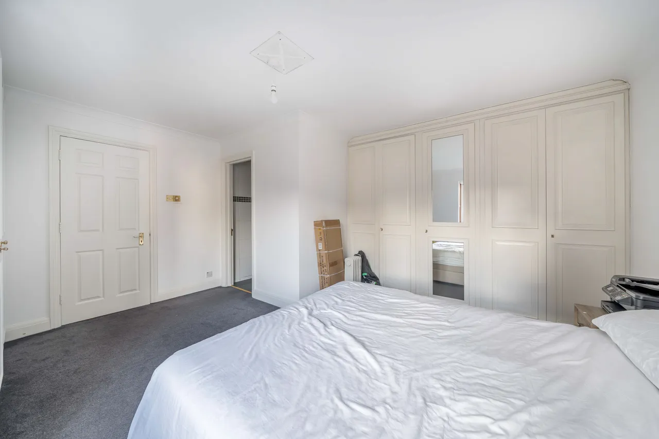 11 The Callanders, Heathbourne Road, Bushey, photo 7