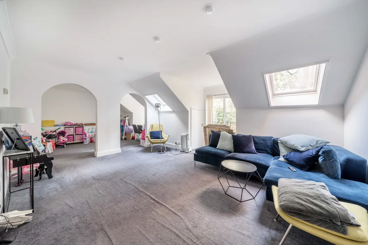 11 The Callanders, Heathbourne Road, Bushey, photo 5