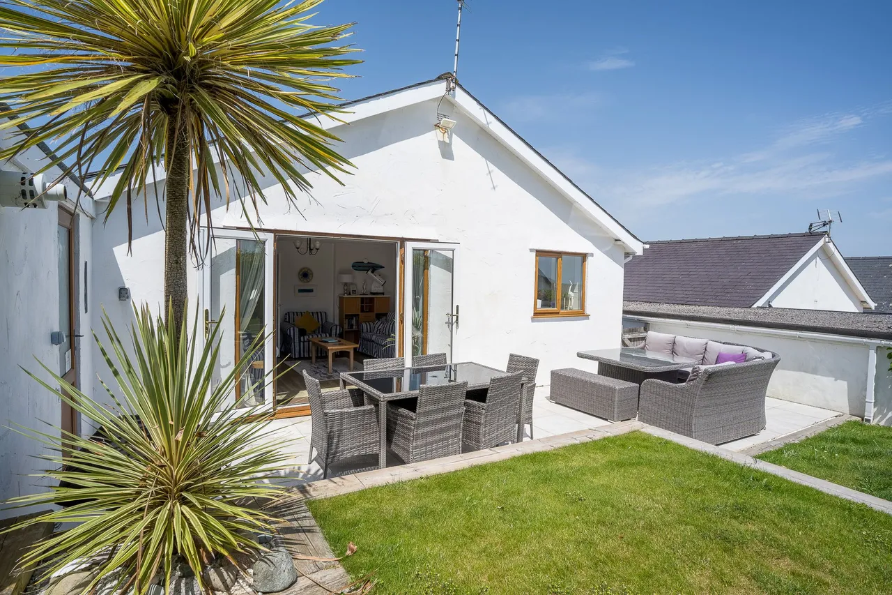 73, Cae du Estate, Abersoch, Pwllheli, Gwynedd, LL53 7DJ, photo 2