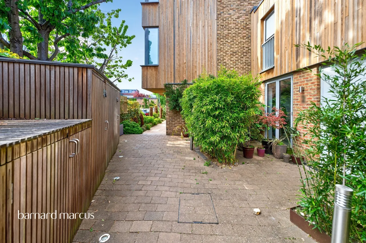 New Road, Crouch End, London, photo 11
