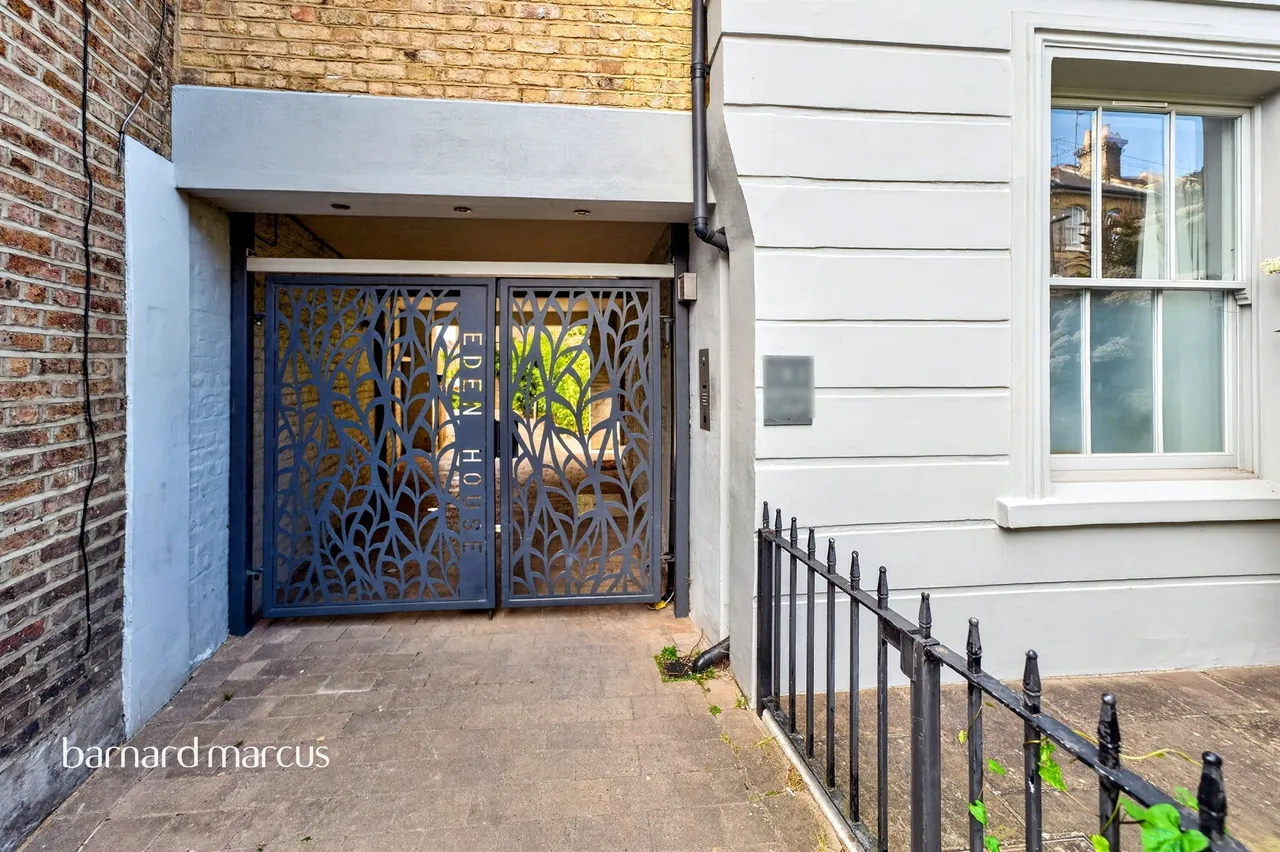 New Road, Crouch End, London, photo 10