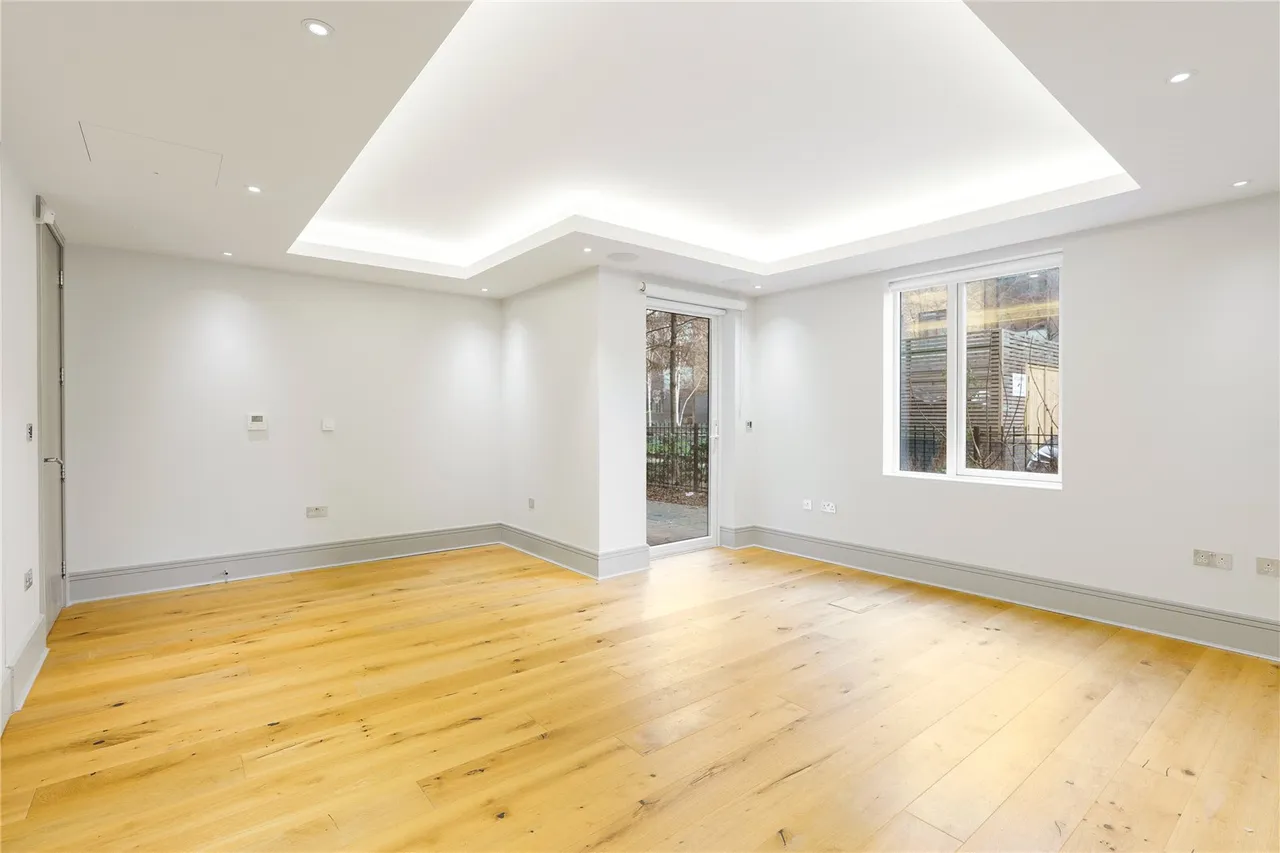 Benjamin House, Cecil Grove, St John's Wood, London, NW8 7EF, photo 2