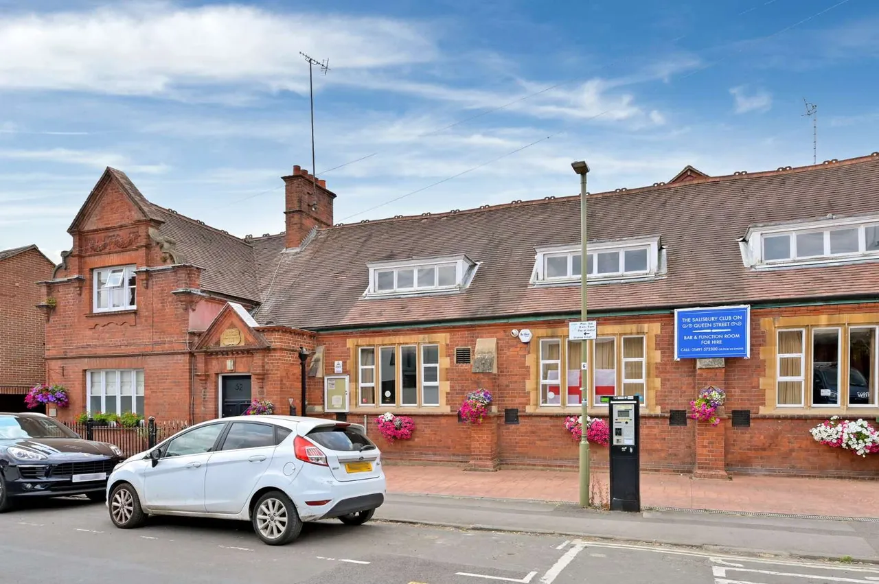 1 bed flat to rent — Queen Street, Henley-on-Thames, Oxfordshire, RG9 1AP