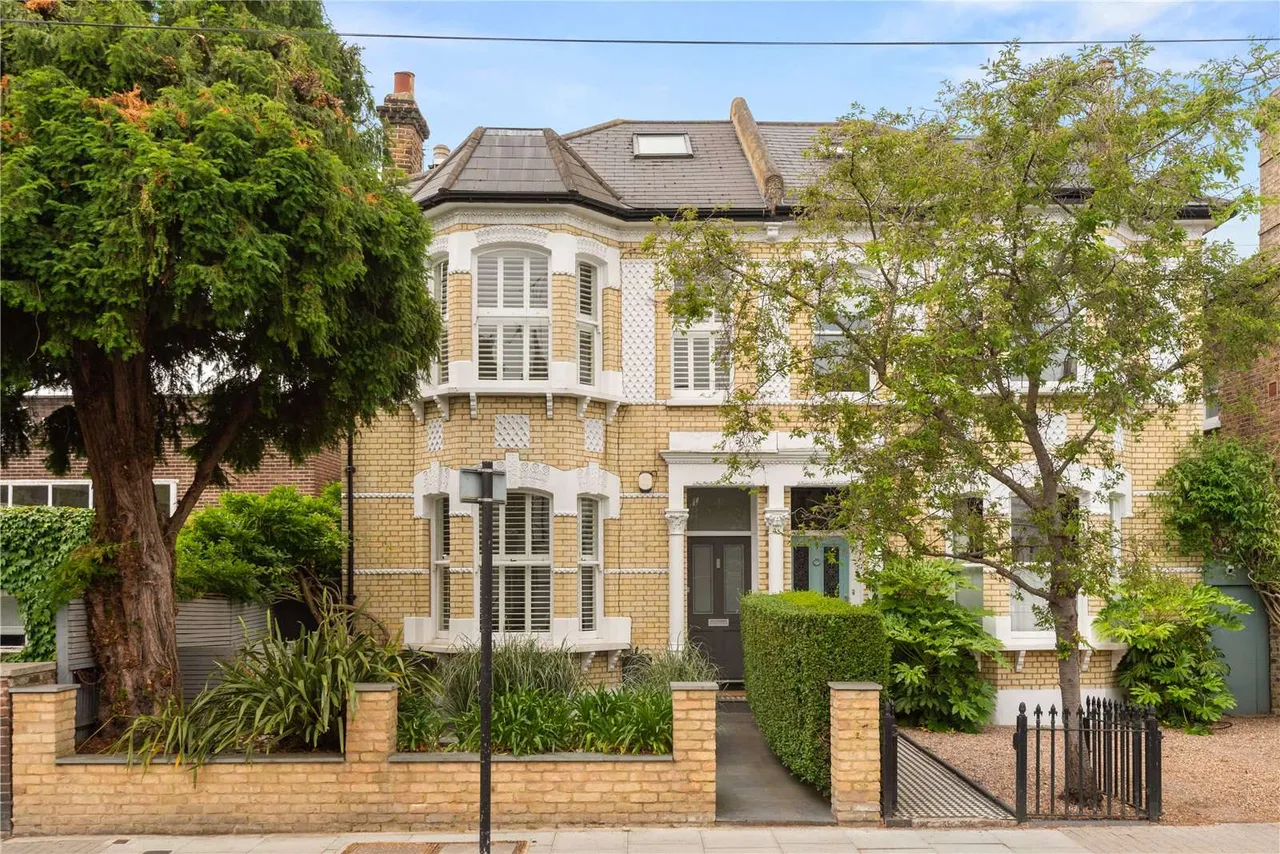 6 bed house for sale — Endlesham Road, London, SW12 8JL
