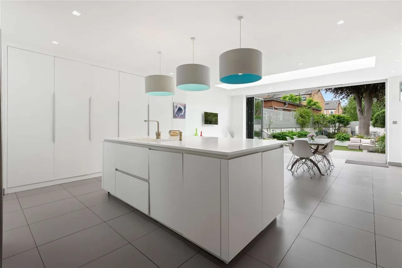 Endlesham Road, London, SW12 8JL, photo 2