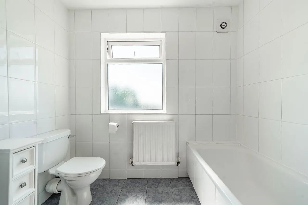 Second Floor Flat, 8b Station Parade, Harrow, photo 7