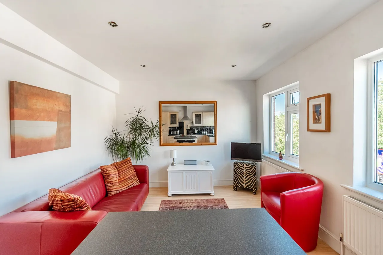 Second Floor Flat, 8b Station Parade, Harrow, photo 9