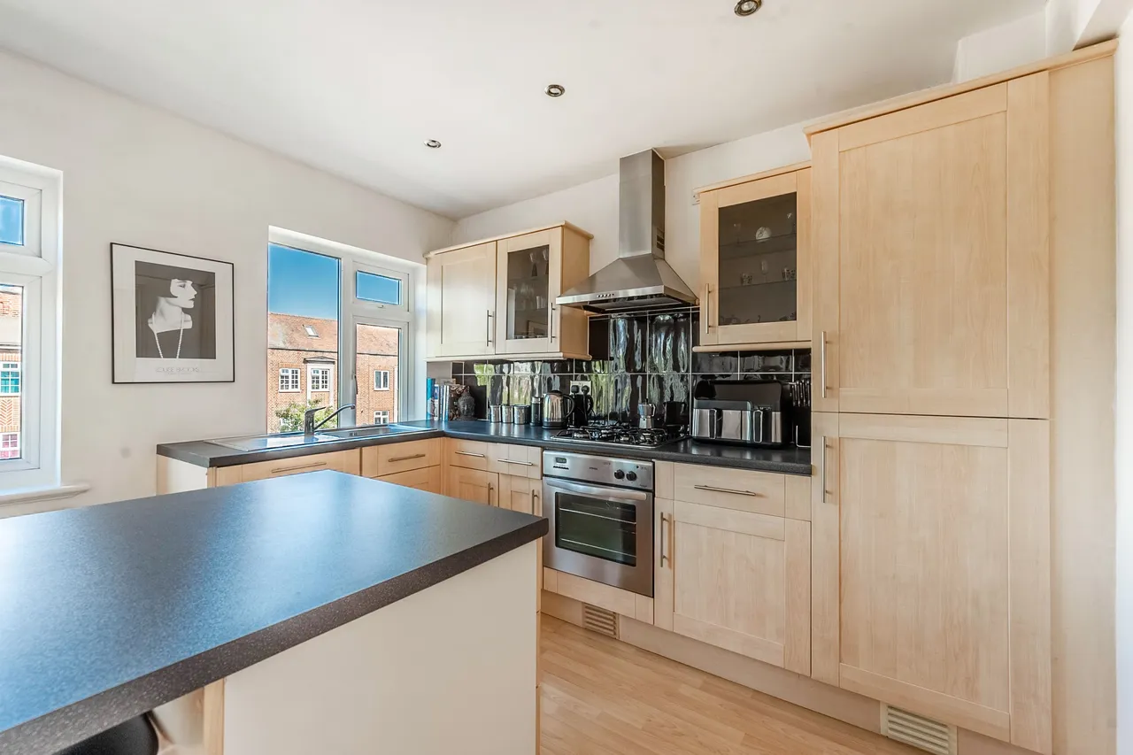 Second Floor Flat, 8b Station Parade, Harrow, photo 10